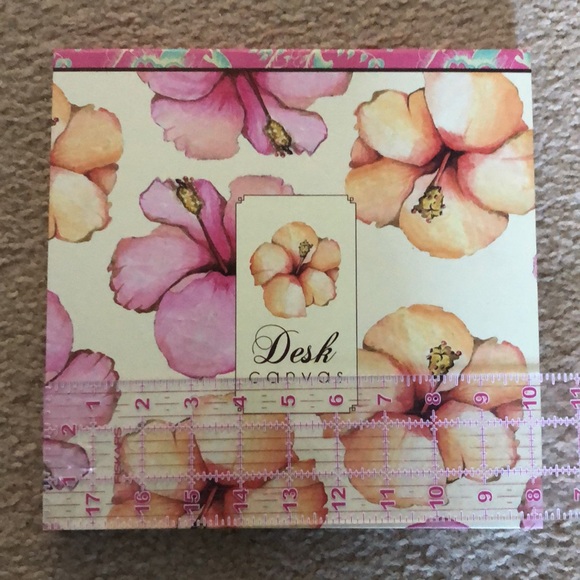 NWT Cid Pear by Tina Givens Desk Canvas Paper Weekly Agenda with Large Flowers - Picture 6 of 6